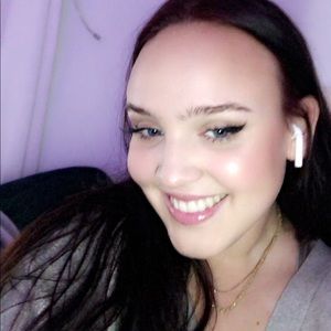 Meet your Posher, Brenna